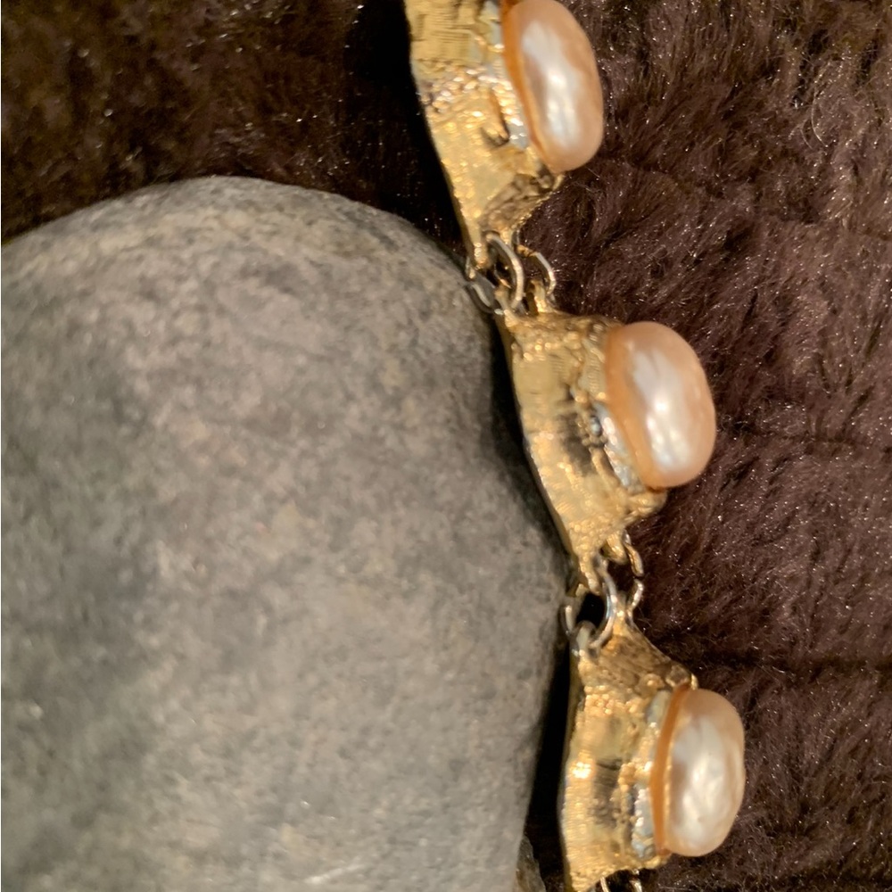 80s pearl and gold tone bracelet.